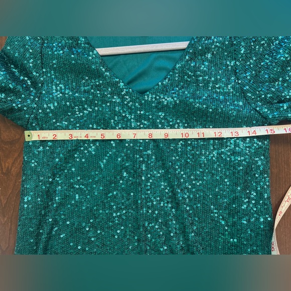 Elegant Green Sequin Dress - Picture 3 of 6